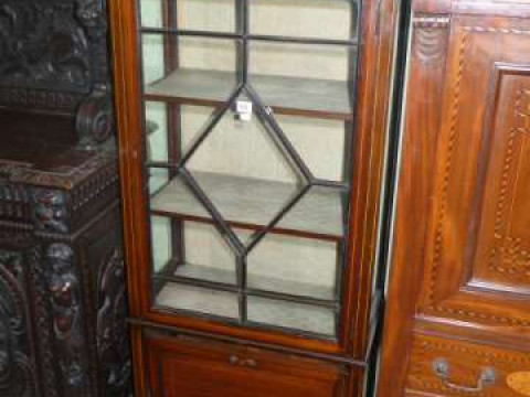 Edwardian mahogany and satinwood crossbanded china cabinet having single...