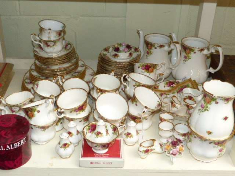Royal Albert 'Old Country Roses' and 'Celebration' tea and dinner wares