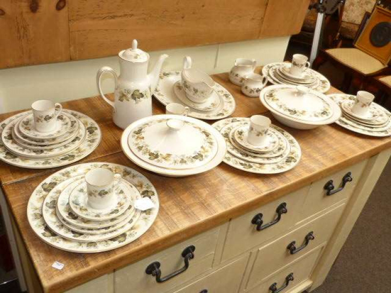 Royal Doulton 'Larchmont' dinner and coffee ware