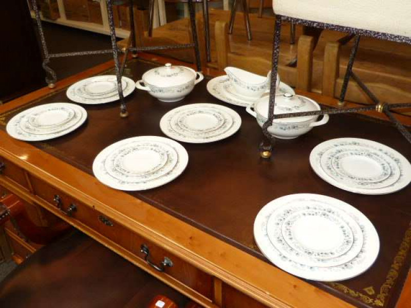Wedgwood 'Boleyn' dinner service