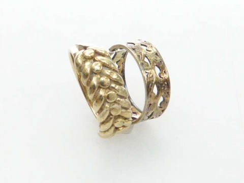 9ct gold ring and another ring (2)
