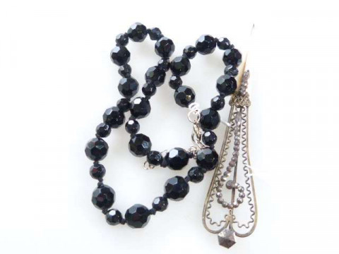 Cut steel turban brooch and a string of faceted beads (2)