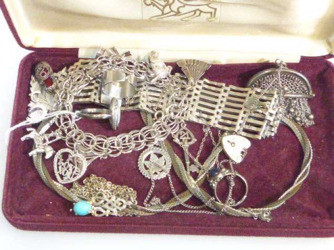Group of jewellery including silver bar bracelet