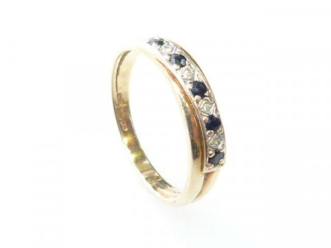 9ct gold ring, set with sapphires and diamonds, size Q