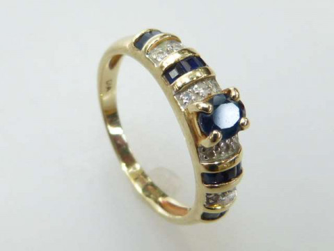 14ct gold, sapphire and diamond ring, size M