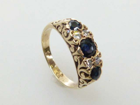 9ct gold signet ring, approximately 4 grams