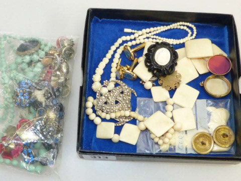 Costume jewellery