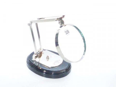 Table top magnifying glass