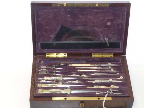 Beautifully mahogany cased technical drawing set, stamped W. WILLETT