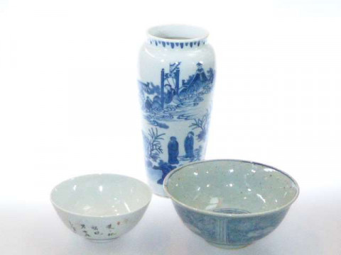 Chinese blue and white vase, Chinese blue and white bowl and a Chinese...
