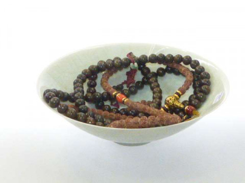 Chinese bowl and two strings of beads (3)