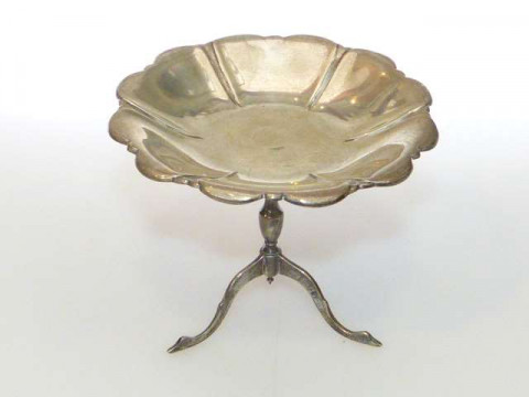Silver bon bon tazza in the form of a tripod table