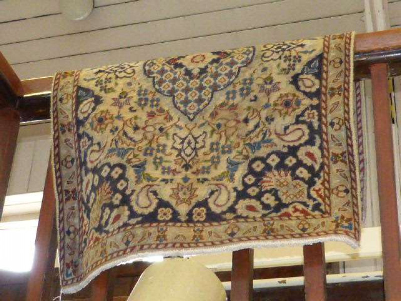 Ivory ground Nain rug 1.27 x 0.88