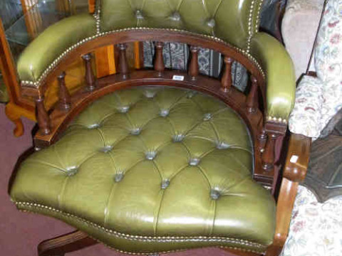 Green Buttoned Leather Swivel Desk Chair