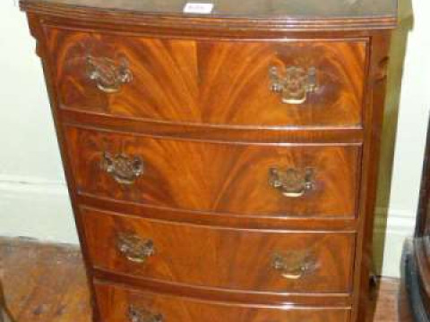 Neat mahogany bow front four drawer chest on splayed ogee bracket feet