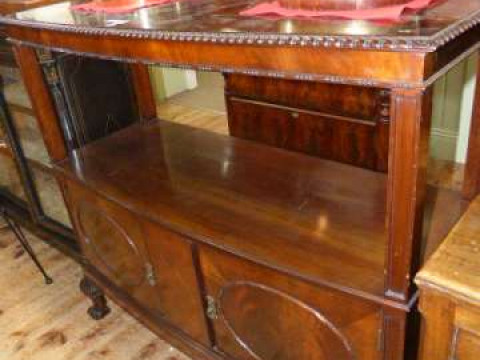 1920's mahogany Chippendale style two door buffet