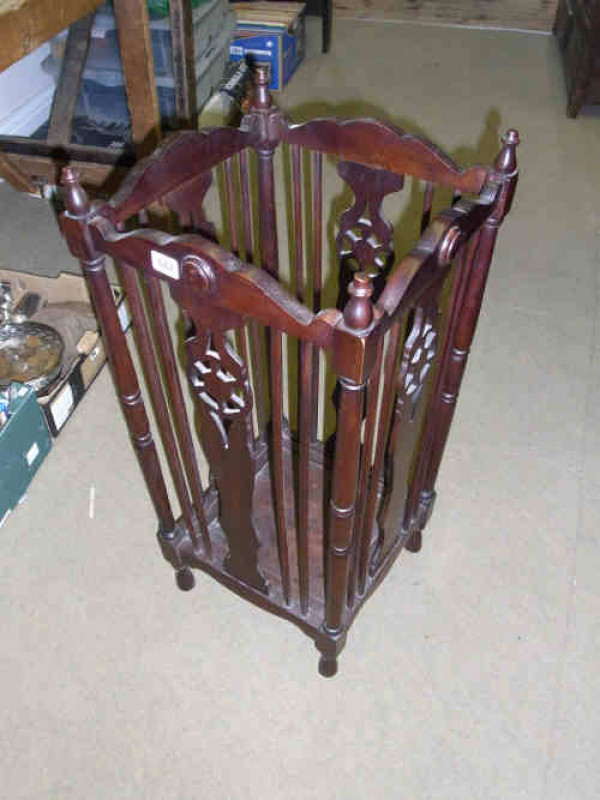 Windsor Style Wheel Splat Stick Stand