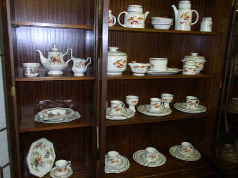 Collection of Royal Doulton 'Fieldflower' Dinner and Teaware and Johnson Bros Fruit Decorated Service for One