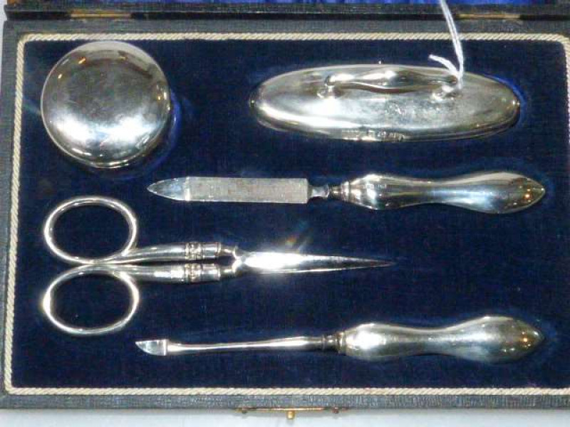 Silver manicure set, Birmingham 1921