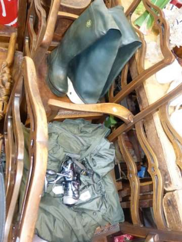 Size 10 waders, fishing coat and Shakespeare and Shimano 3000 reels (4)