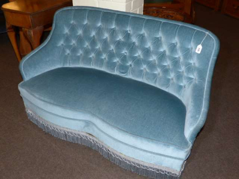 Boudoir settee in blue buttoned draylon