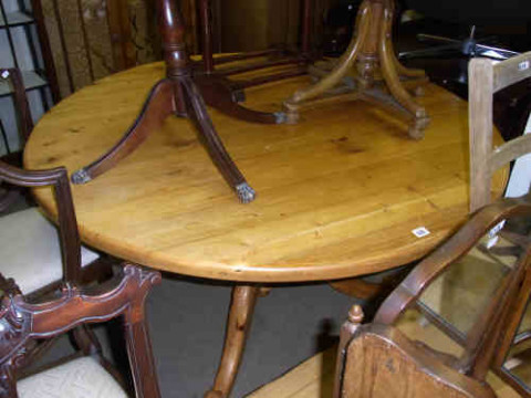 Circular Pine Pedestal Kitchen Table