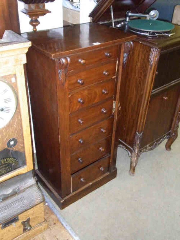 Victorian Mahogany Seven-drawer Wellington Chest