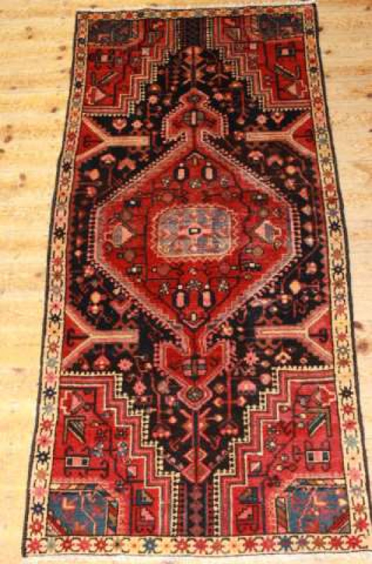 A TOYSERKAN RUG. 191cm by 88cm