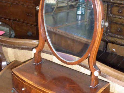 Georgian Mahogany and Satinwood Inlaid Oval Toilet Mirror