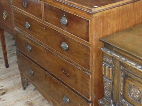 XIXth Century Mahogany Four Height Chest on Splayed Legs, 107cm high,...