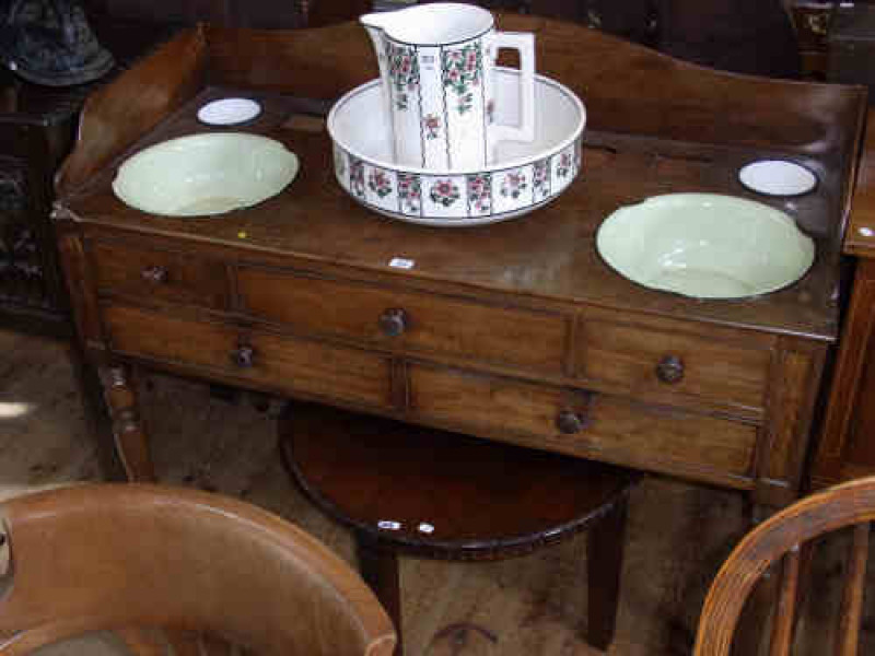 Victorian Mahogany Three Quarter Gallery Backed Washstand on Turned Legs
