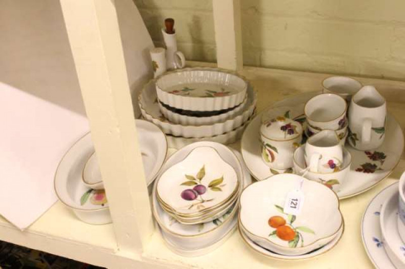 Collection of Royal Worcester Evesham dinnerware