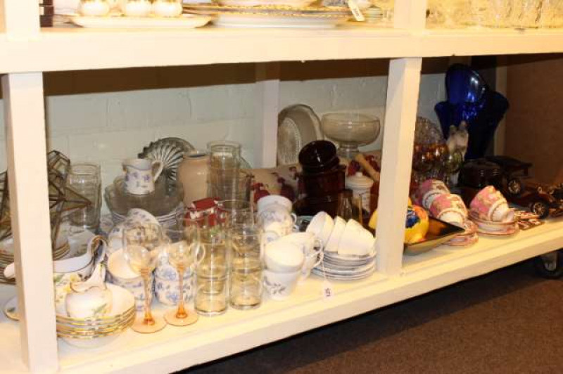Dinner and tea ware, glassware and collectables
