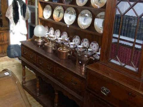 Good Quality Oak Shelf Back Three Drawer Potboard Dresser