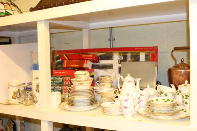 Hornby railway set and accessories, tea ware, copper kettle, flasks, etc