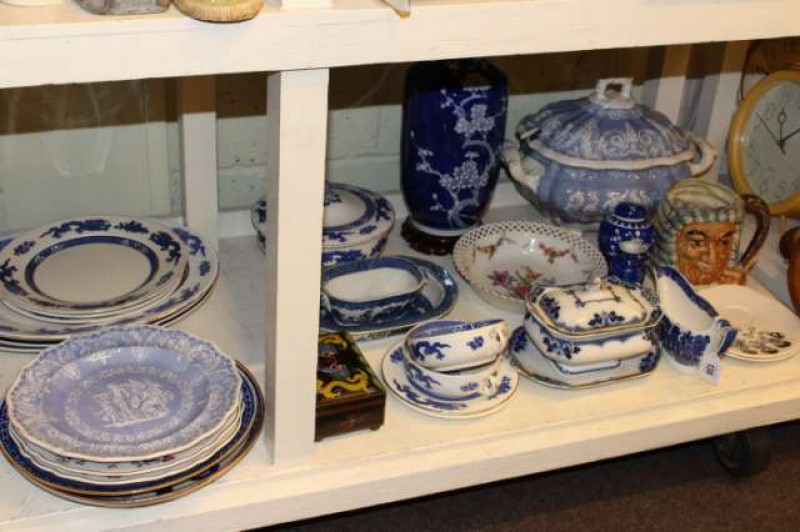 Royal Cauldon dinnerware, Staffordshire blue and white cream jug, dinner wares, Oriental vases, etc