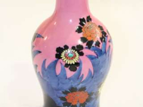 Japanese Kinkosan vase with stylised flowers