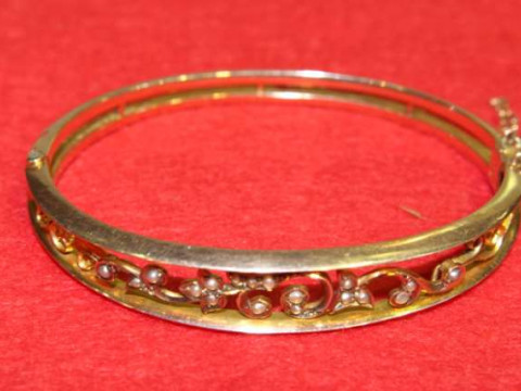 9ct gold and seed pearl bangle