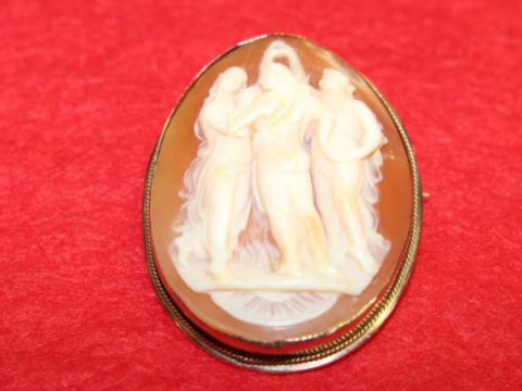 Cameo brooch with pendant fitting