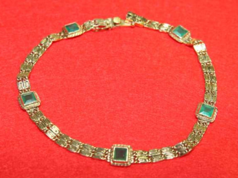 Emerald bracelet, stamped K18