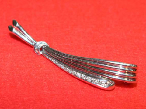 Diamond brooch, stamped 585