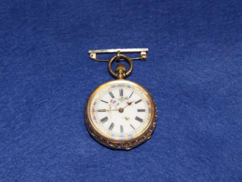 Continental lady's fob watch, stamped K14, with 9ct gold pin