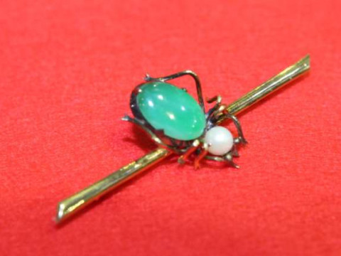 Jadeite and cultured pearl beetle brooch