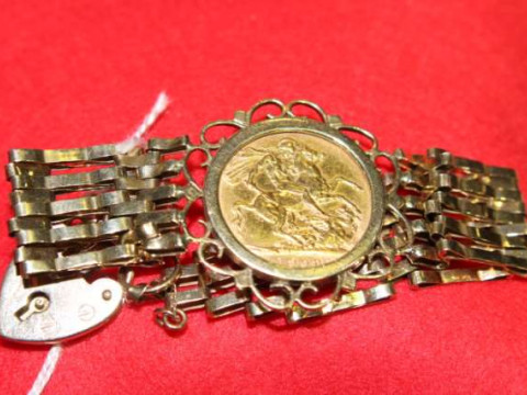 Sovereign bracelet, mount hallmarked 9ct gold