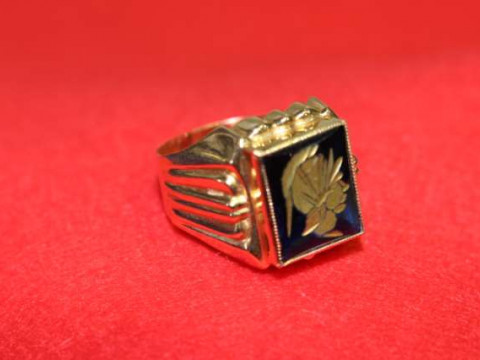Continental 18ct gold signet ring