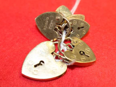Six 9ct gold padlock clasps
