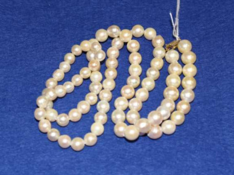 Graduated cultured pearl necklace with 9ct gold clasp