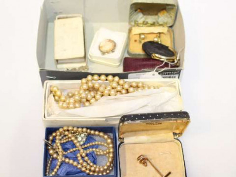Costume jewellery