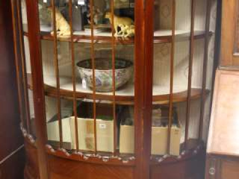 Early 20th Century mahogany Chippendale style bow front china cabinet...