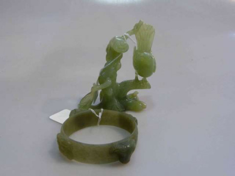 Green hardstone bird model and bangle (2)